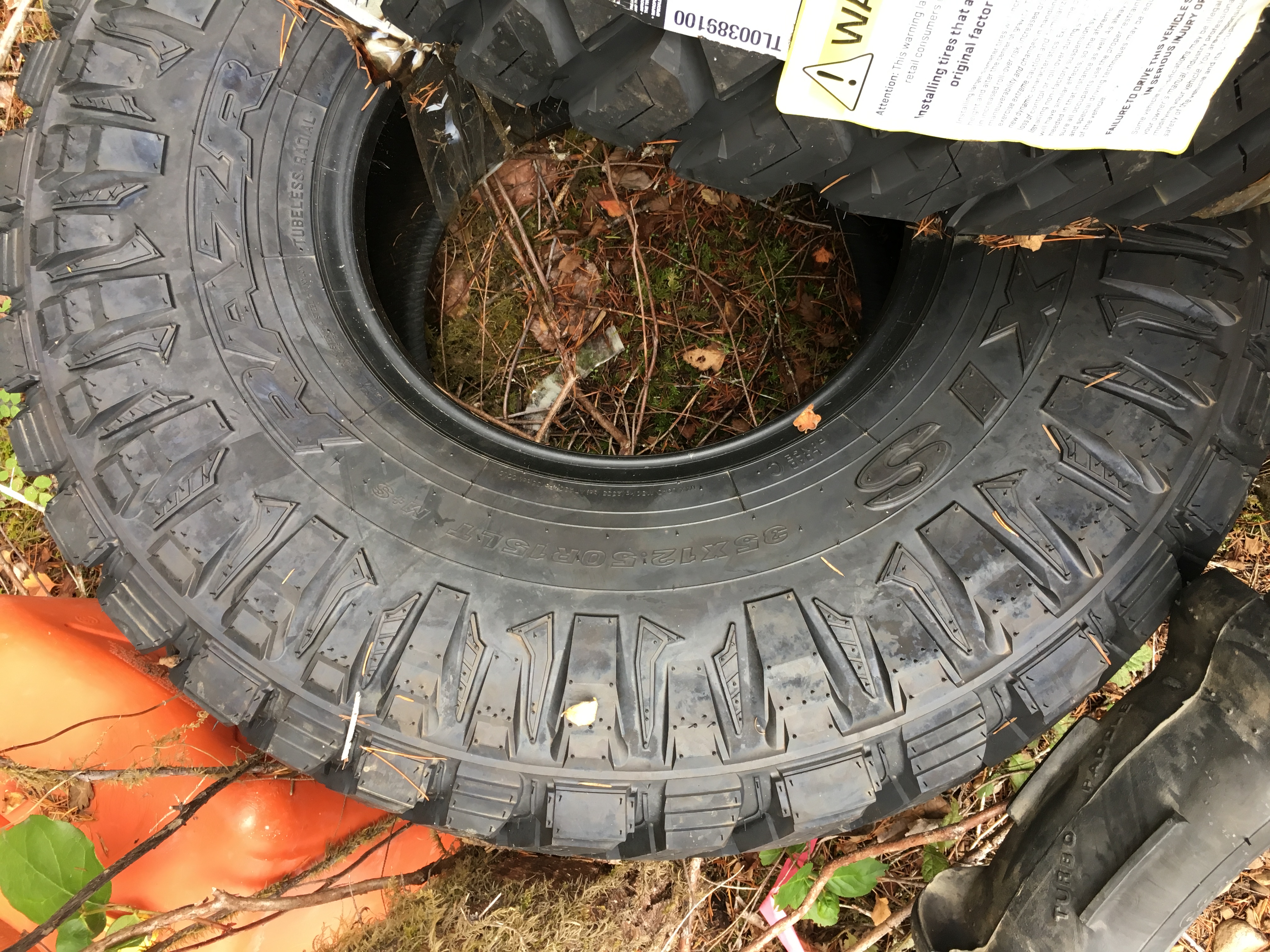 brand new tires for sale 35"x12.5 r15 maxxis razr tires Vancouver