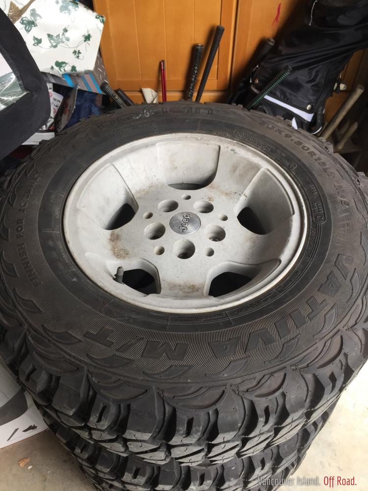 Sold Set Of 4 15 Quot Nokan Vativa M T Tires 30x9 5x15 And