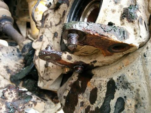 4Runner broken spindle balljoint bolts & axle