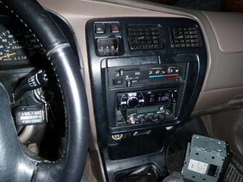 3rd gen 4runner stereo cb installed