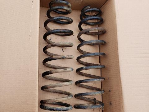 4" jeep jku lift springs and 2.5" front coil spacers 