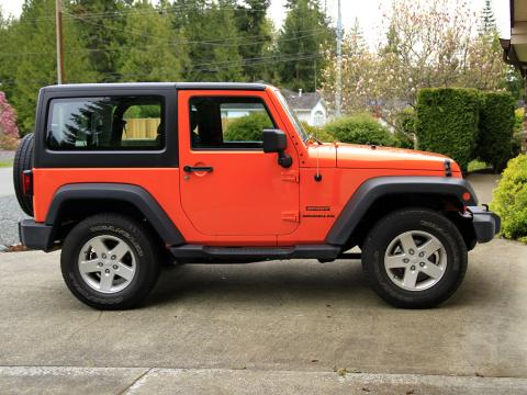 2013 JK, 6-speed, hardtop, 17" wheels...